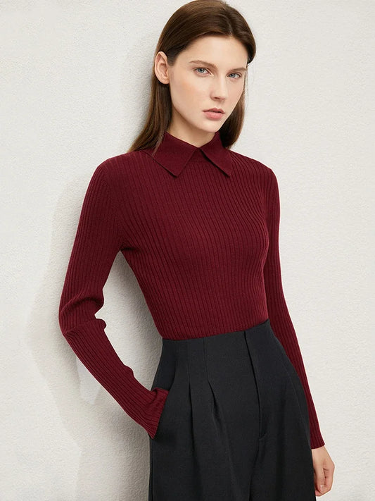 Sweter minimalistyczny w paski – elegancki basic