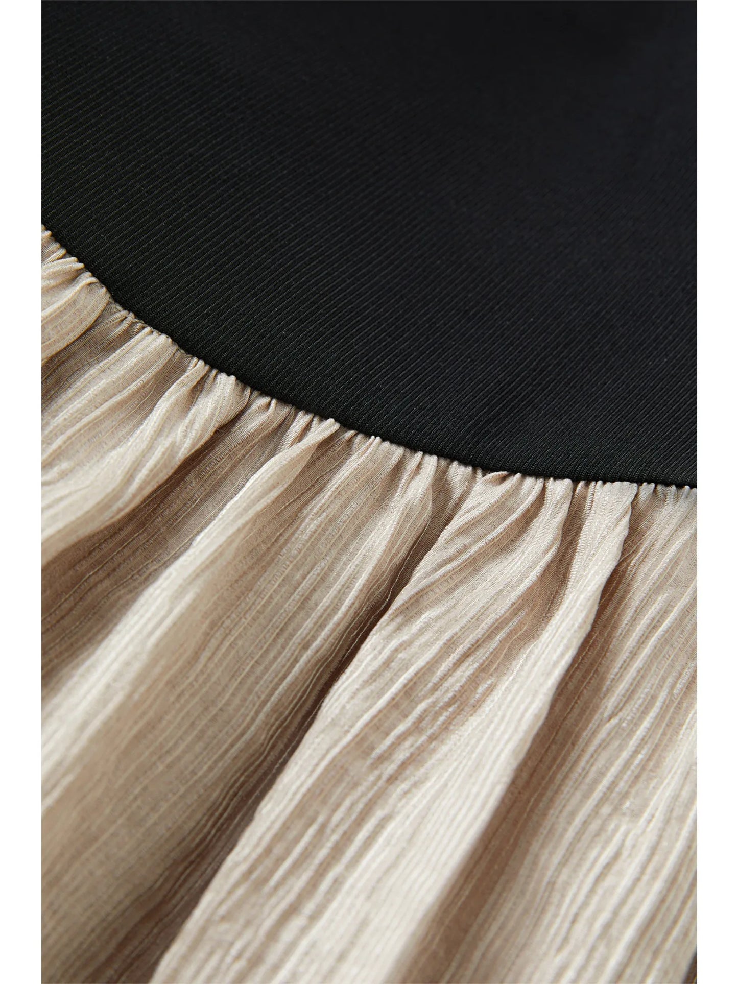 Sukienka z tencelu i wełny – lekka, dopasowana talia