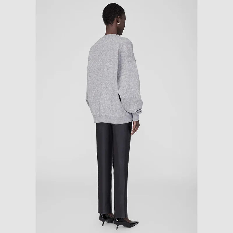 Bluza z haftem – klasyczny nadruk