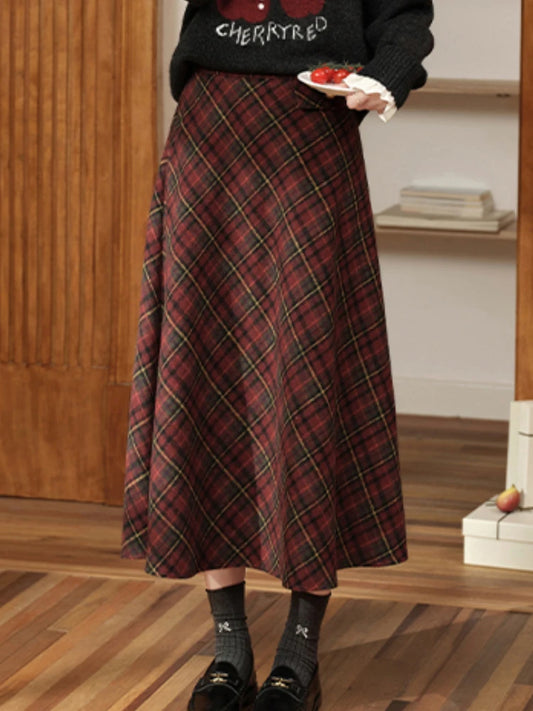 Czerwona spódnica w kratę – jesienny akcent