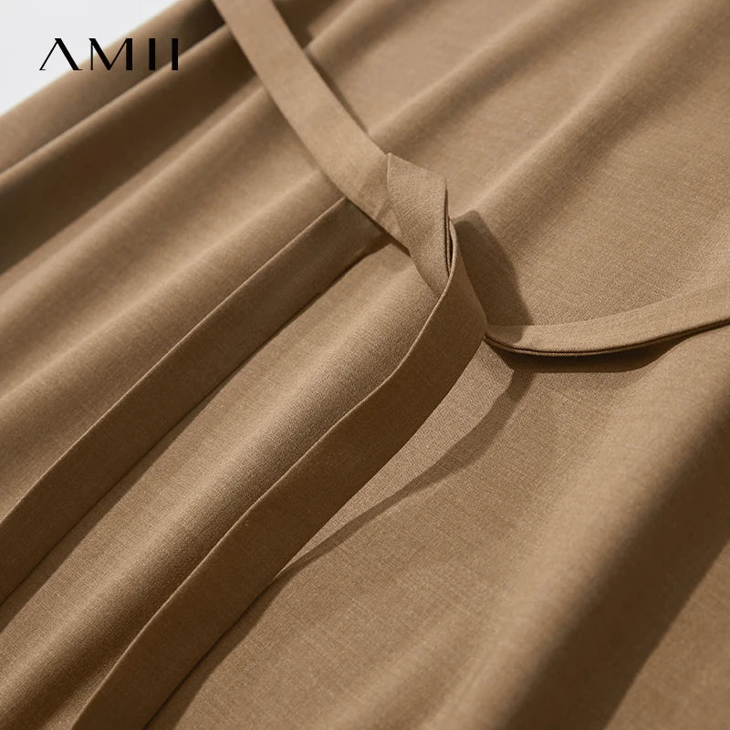 Sukienka Amii z dekoltem V