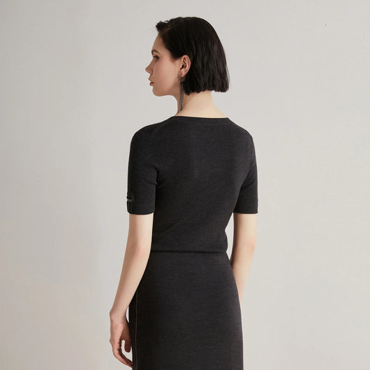 Sweter V-neck z wełny merino i jedwabiu – premium knitwear