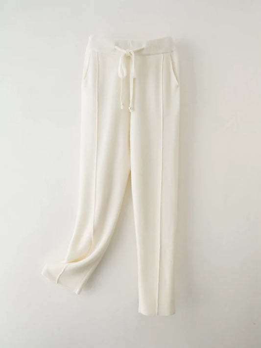 Ołówkowe spodnie z merynosa – miękkie i eleganckie