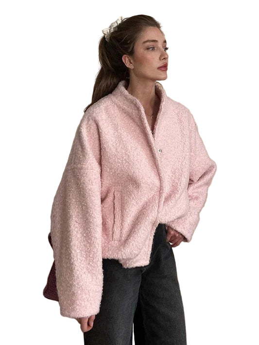 Różowa futrzana kurtka – krótka, z kołnierzem i kieszeniami