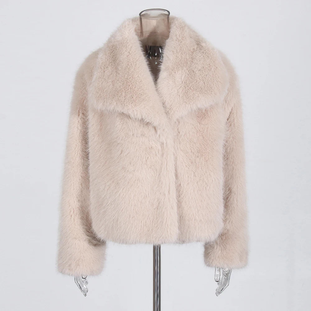 Futrzany Płaszcz- designerski akcent zimowy