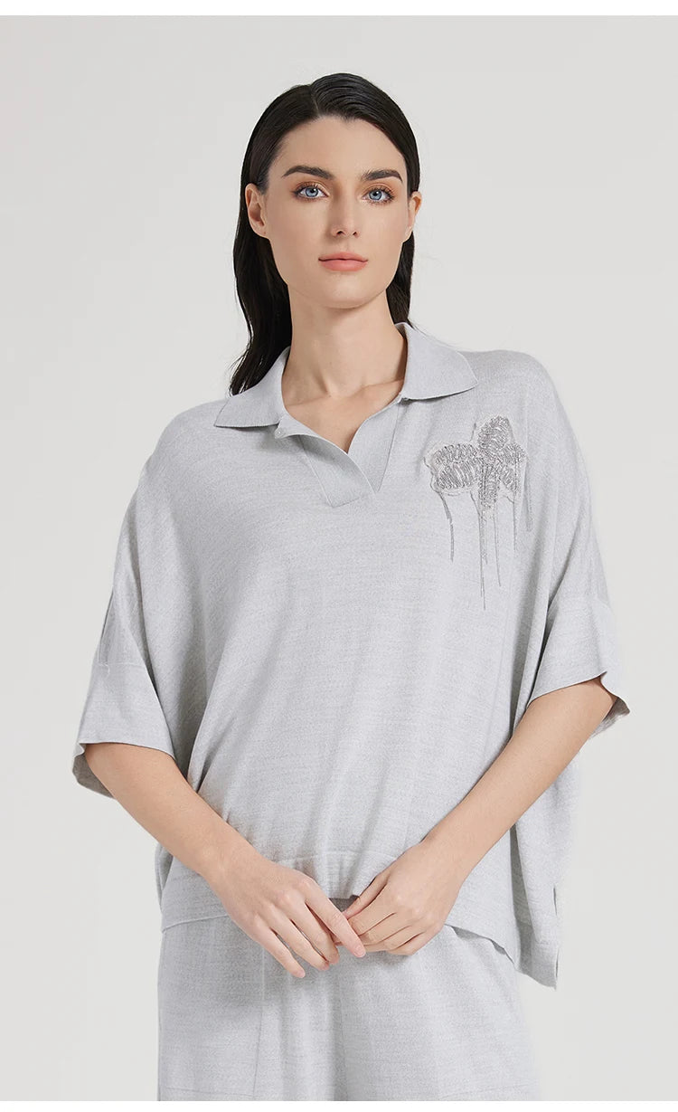 Sweter polo z haftem – wełna merino & jedwab