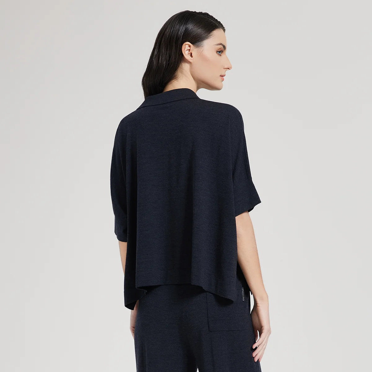 Sweter polo z haftem – wełna merino & jedwab