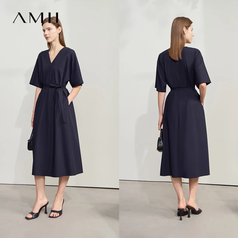 Sukienka Amii z dekoltem V